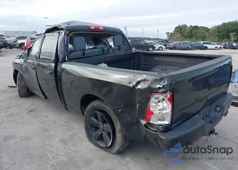 2017 Ram 1500 Express 4X2 6'4 Box из США, поврежденный, VIN 1C6RR6FTXHS752832